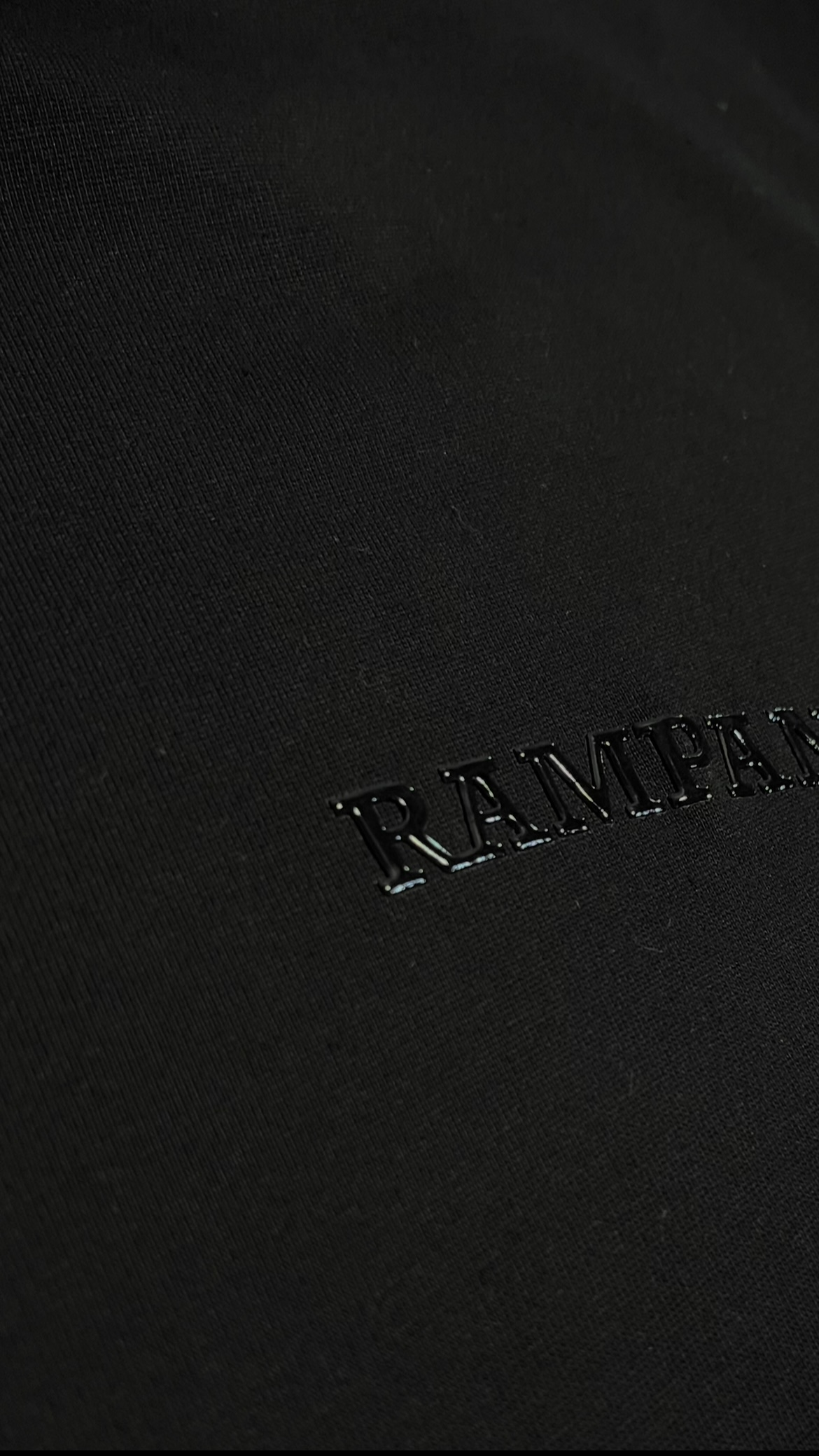 T-SHIRT BLACK (BASICS) - Vista 3
